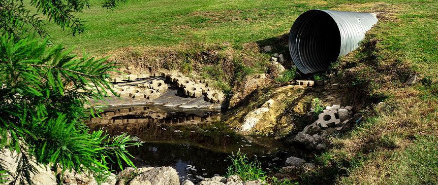 sewage-pipe-polluted-water-3465090_1920.png